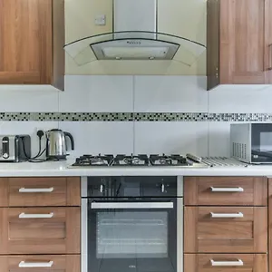 Royal Living Properties , Hillingdon United Kingdom