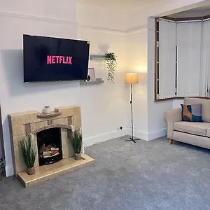 Holiday home Spacious 3 Bed Flat - Nearby - No Pets, Southend-on-Sea